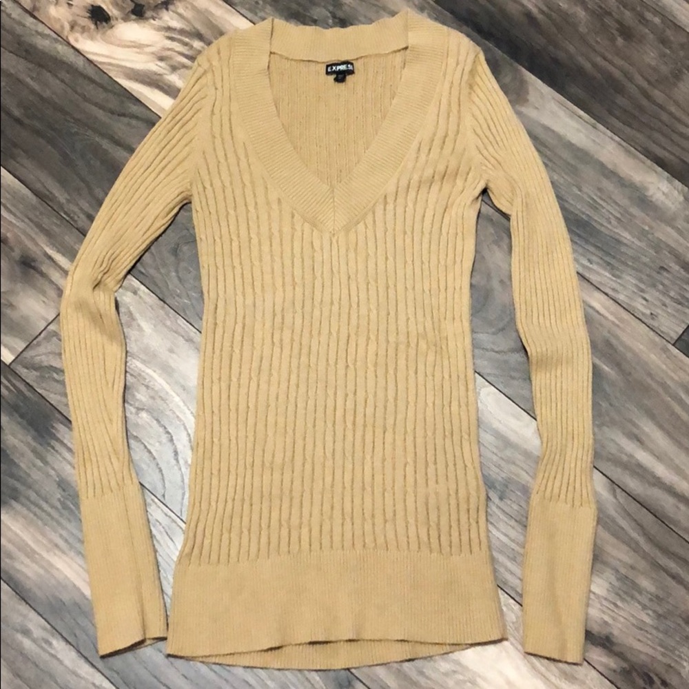 Express Tan V-Neck Sweater Size Medium